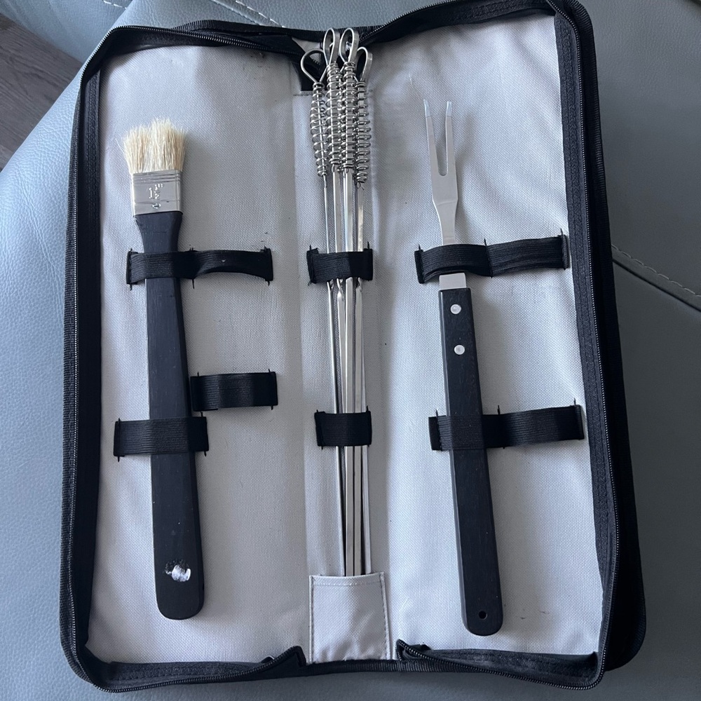 HERSHEYS BARBEQUE BBQ OUTDOOR GRILLING TOOL KIT SET WITH CARRYING CASE